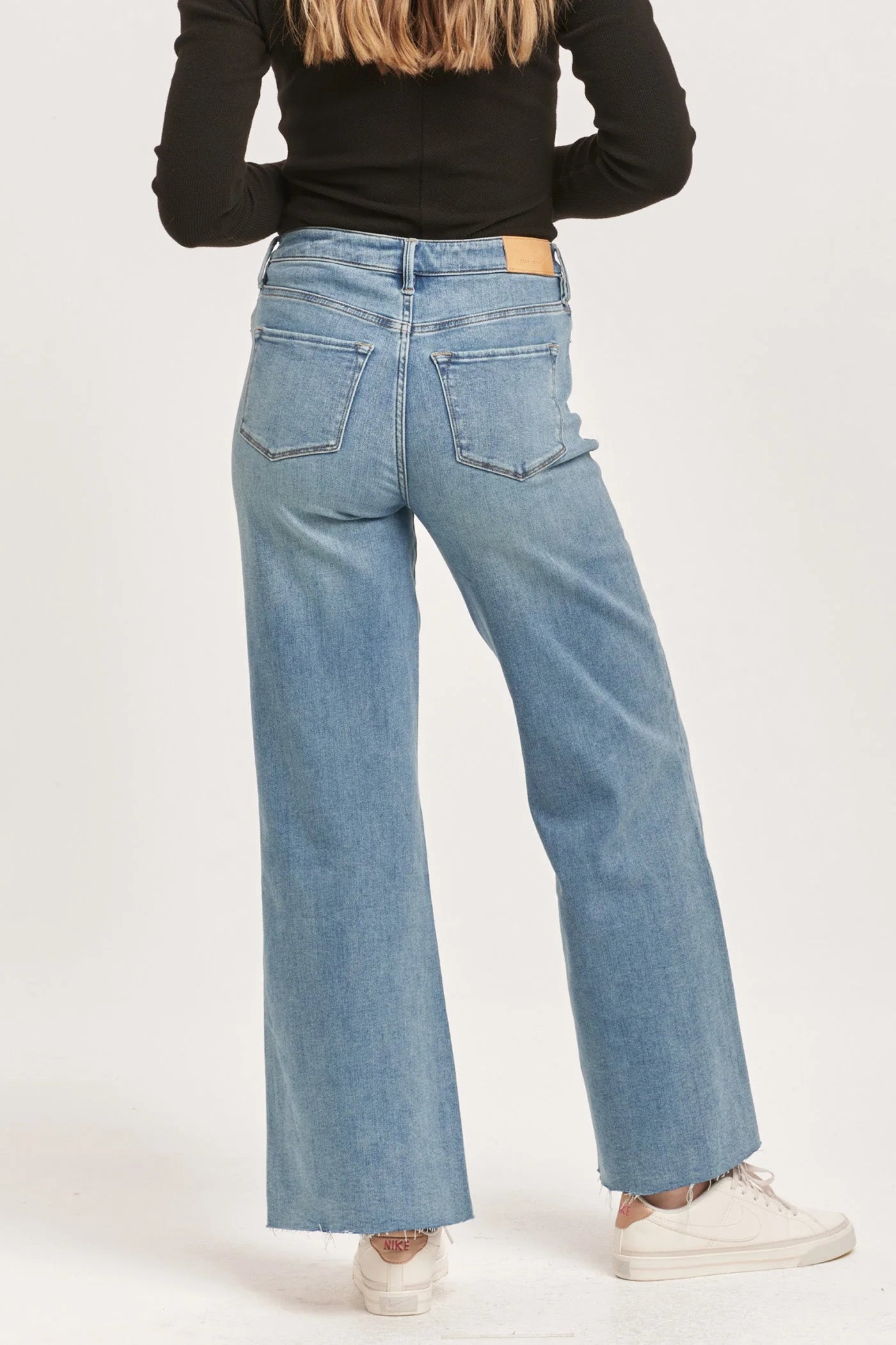 FIONA SUPER HIGH RISE WIDE LEG JEANS