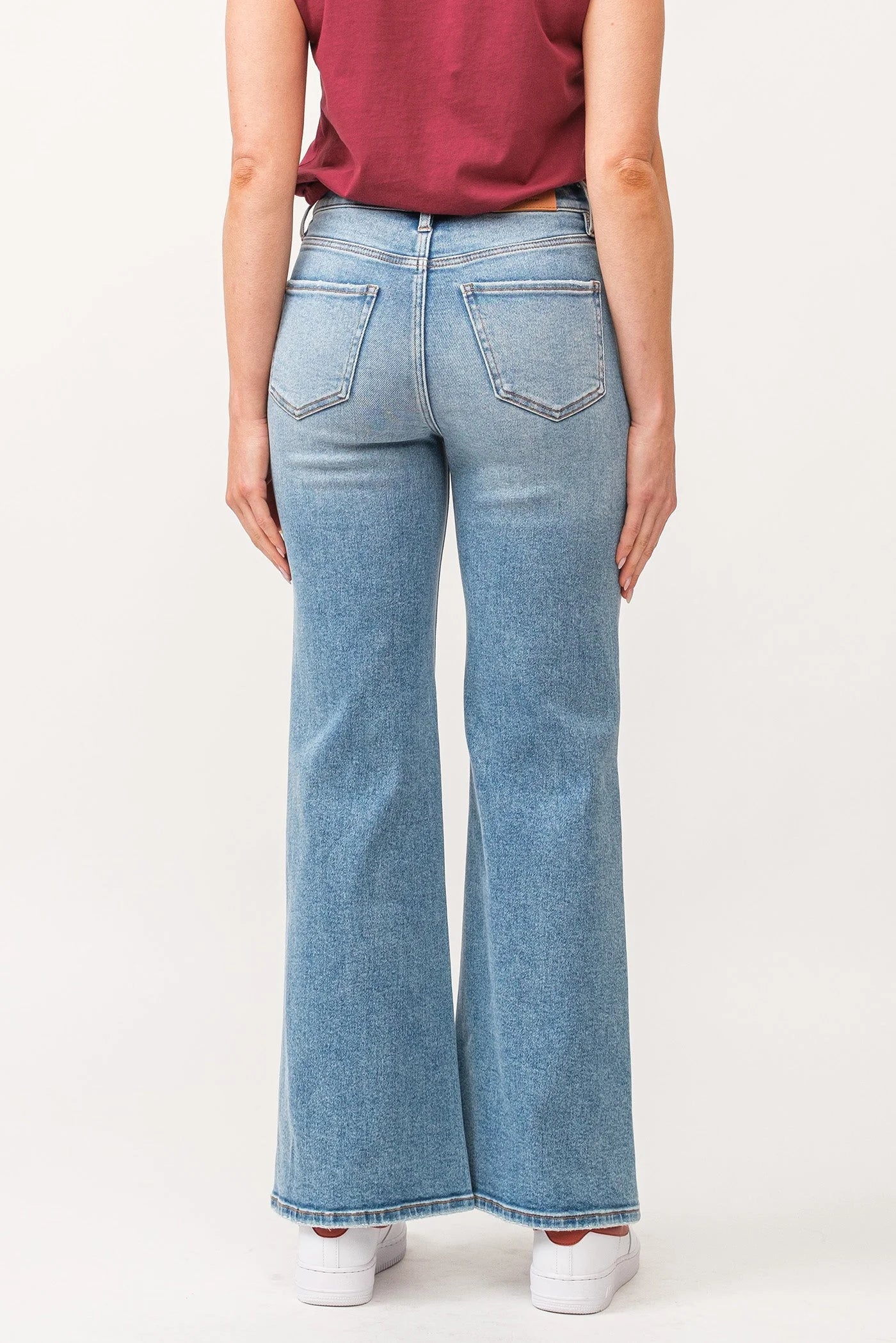 FIONA HIGH RISE STRAIGHT JEANS