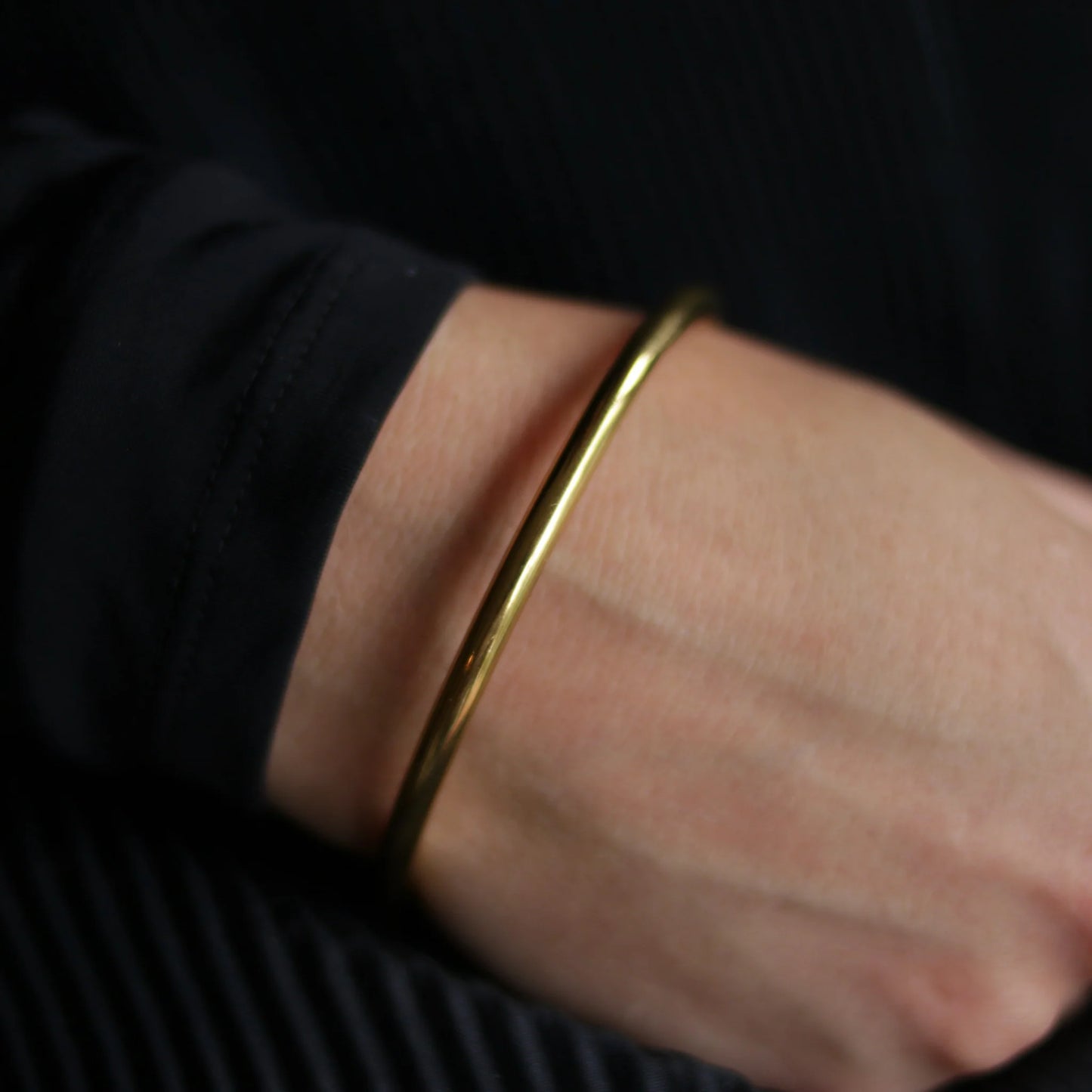 CLASSIC GOLD BANGLE BRACELET