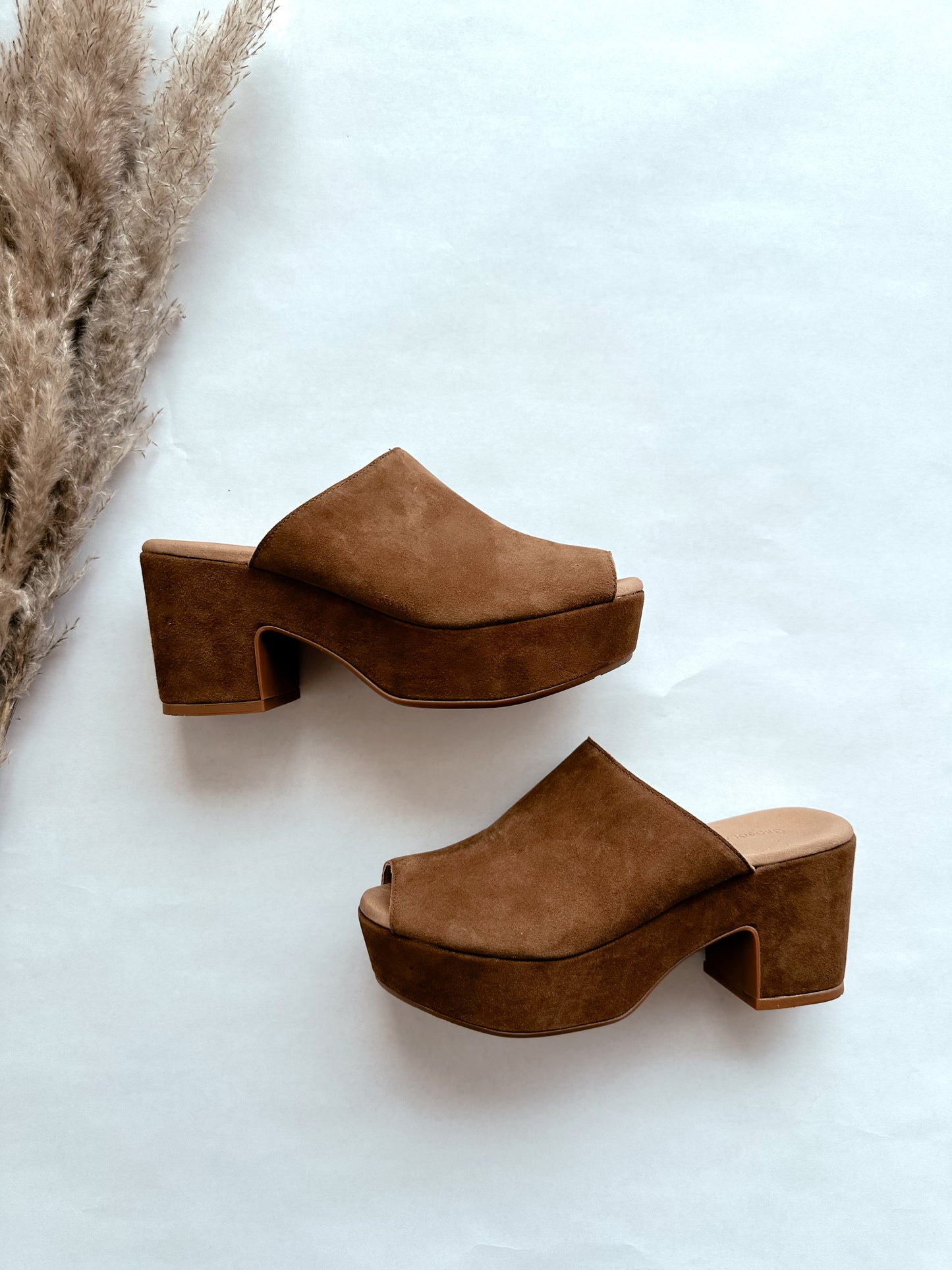 CHOCOLAT BLU GARNNET OPEN TOE SUEDE CHUNKY HEEL